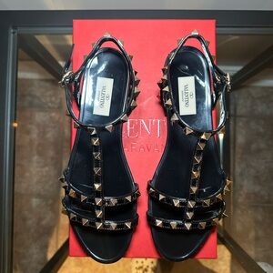 BLACK RUBBER STUDDED VALENTINO SANDALS [WOMENS SIZE 9]